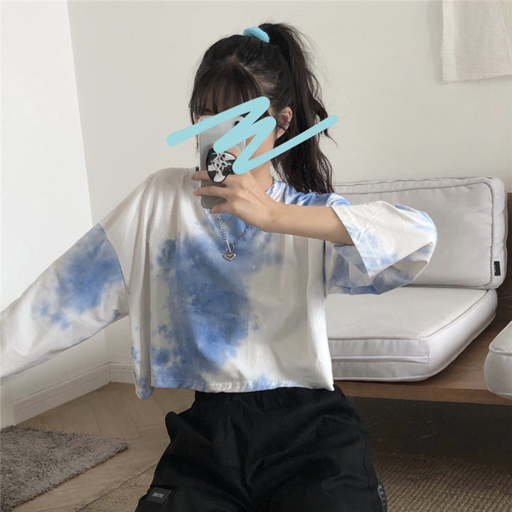 Women's cropped sweatshirt with modern batik designs and casual cut