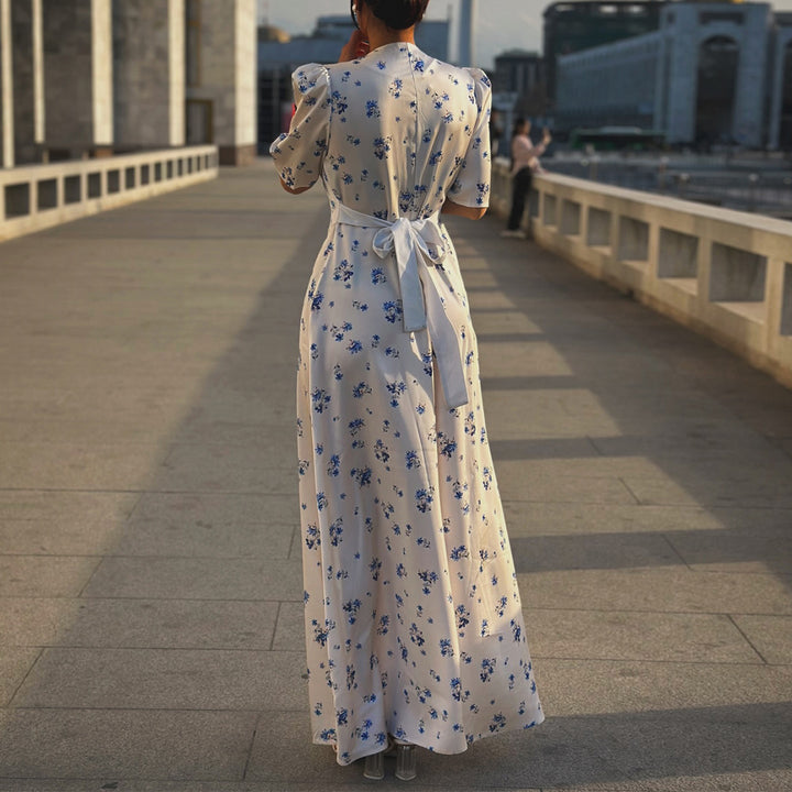Women's maxi dress with puff sleeve cut