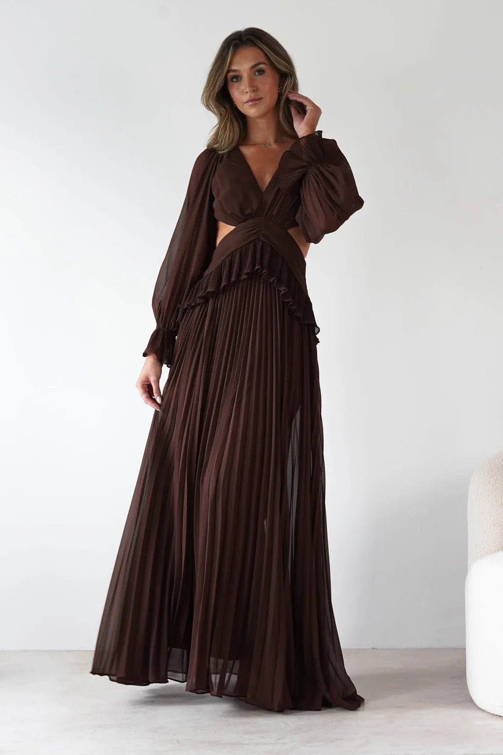 Women’s maxi dress with a wide cut and ruffle details