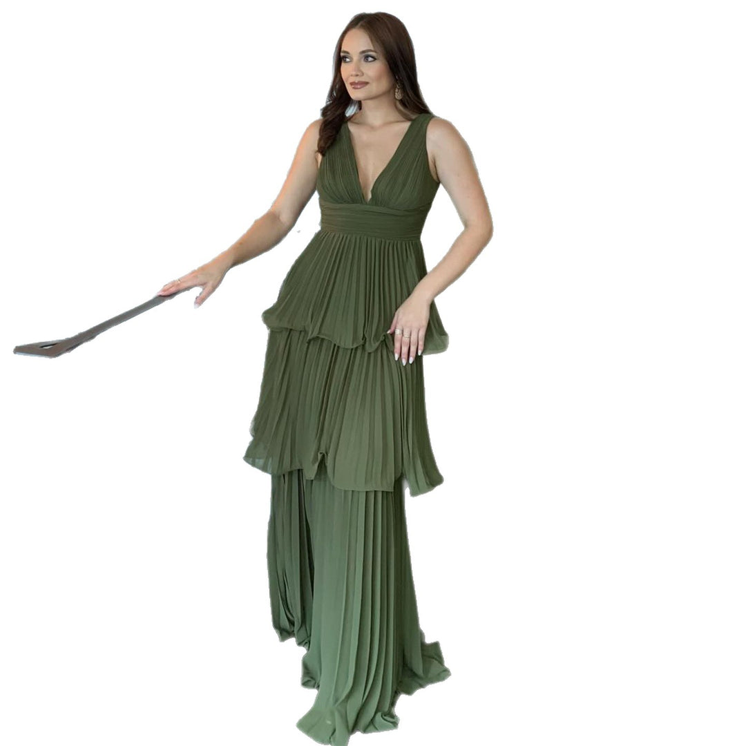 Women's maxi dress with voluminous pleats and feminine silhouette