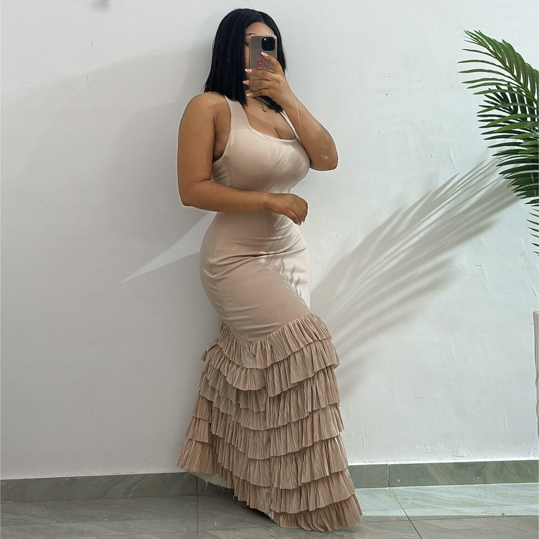 Ladies Maxi Dress with refined ruffle and tailored cut