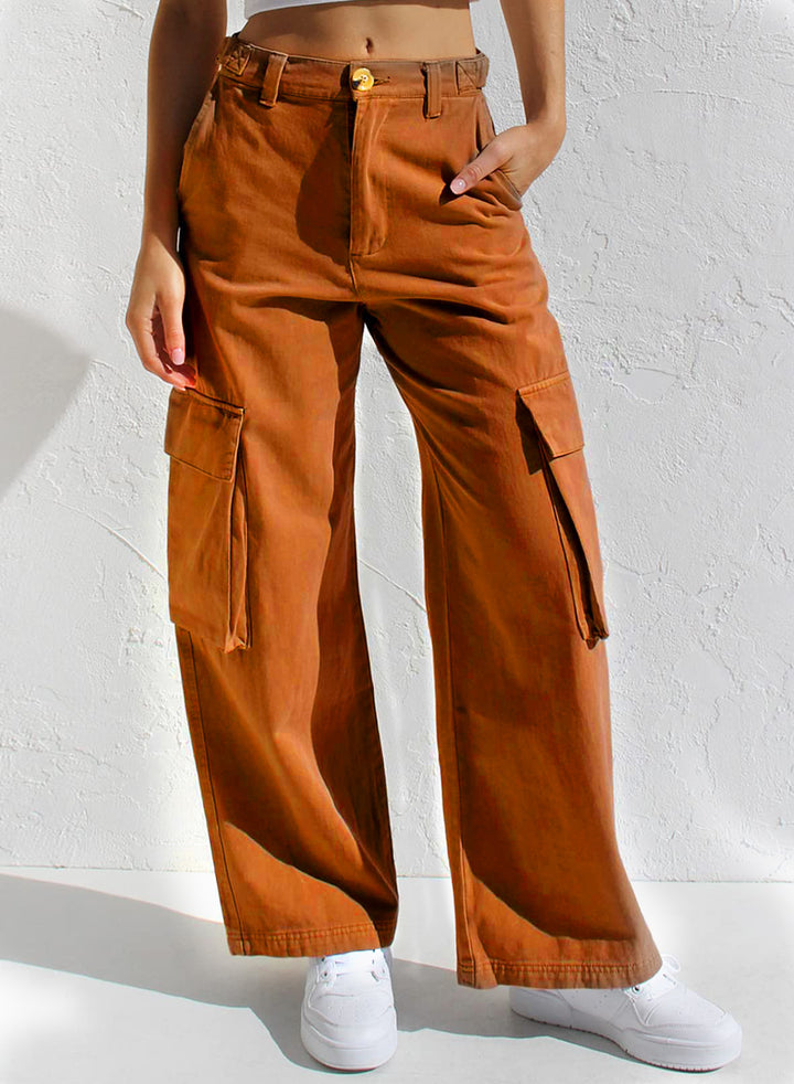 Women's cargo pants with practical side pockets and a casual cut Lisslune