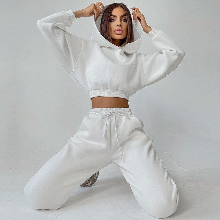 Women's sporty cropped sweat set with elastic waistband and practical pockets Lisslune