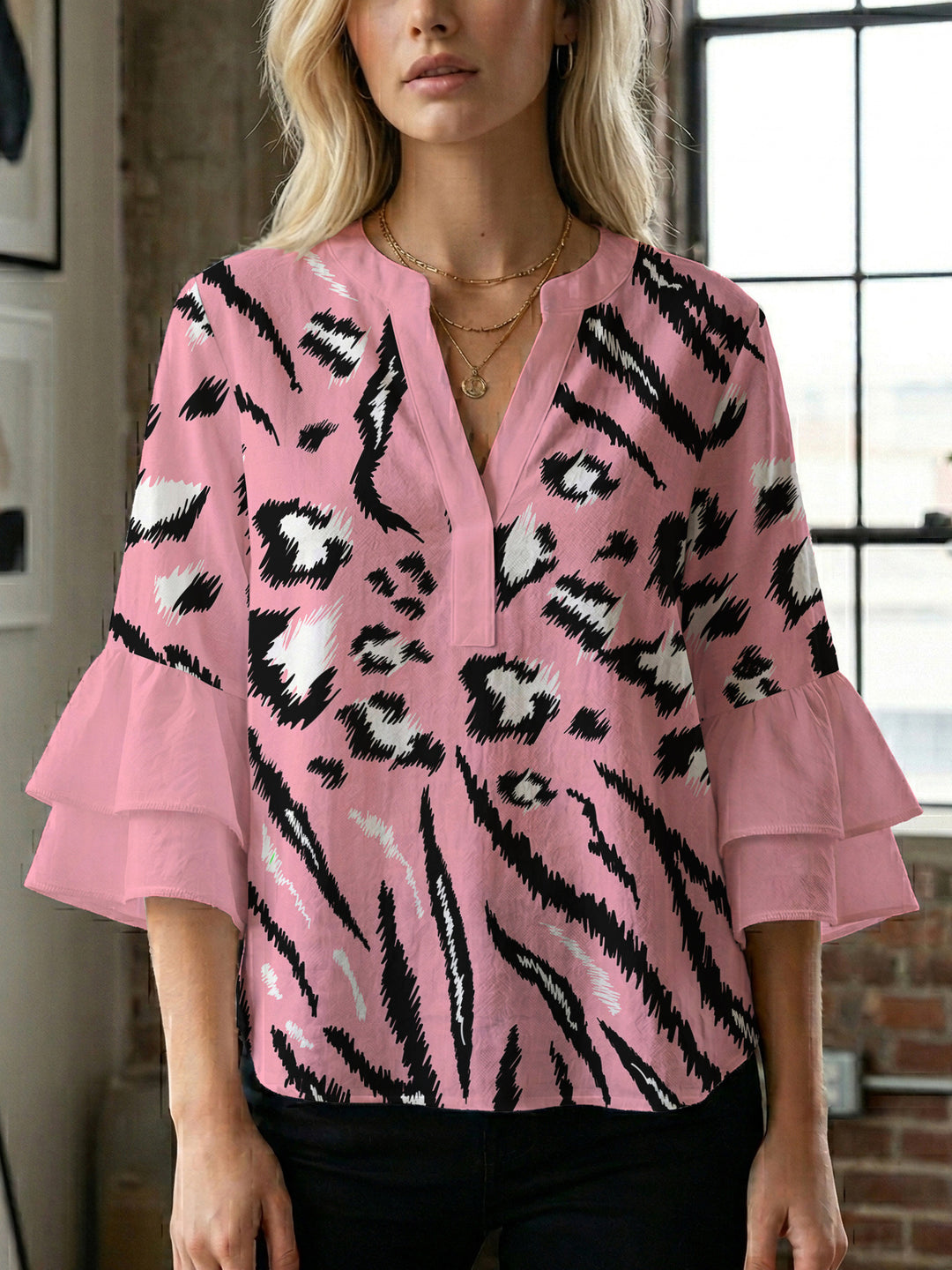 Women's blouse with ruffle details and eye-catching animal print Lisslune
