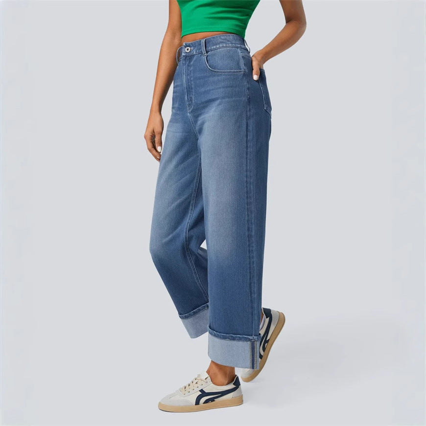 Women's wide-cut jeans with a high waistband and turned-up hem