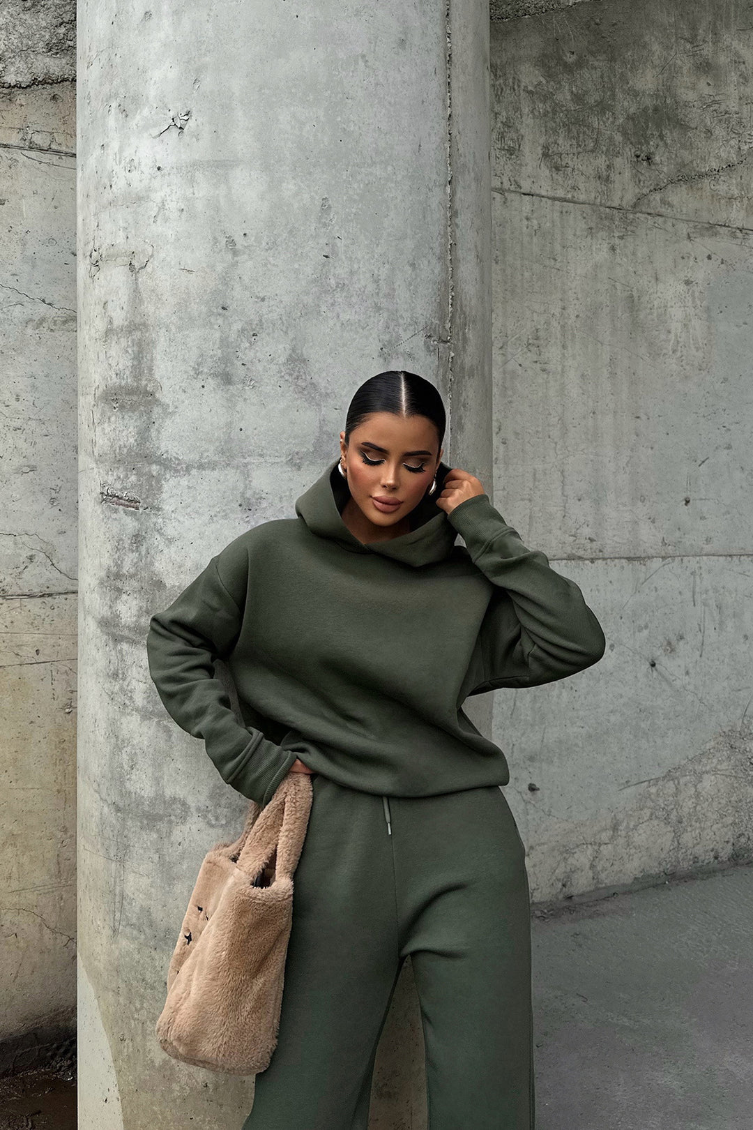 Women's sporty hoodie with elegant cut Lisslune