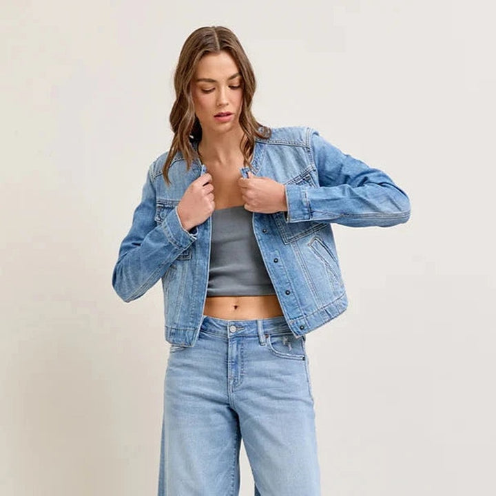 Women's denim jacket in a casual cropped cut with practical pockets and button details Lisslune