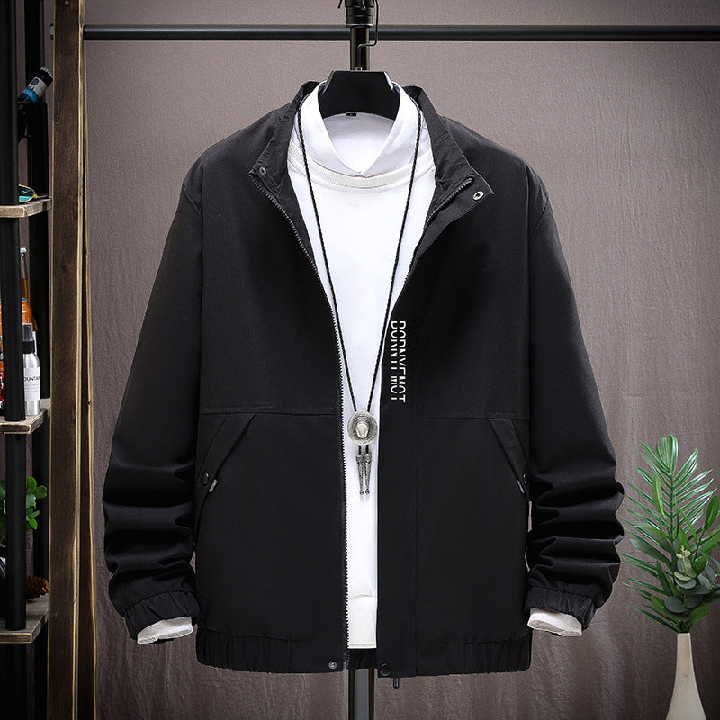 Men's lightweight transitional jacket with breathable properties and practical pockets Lisslune