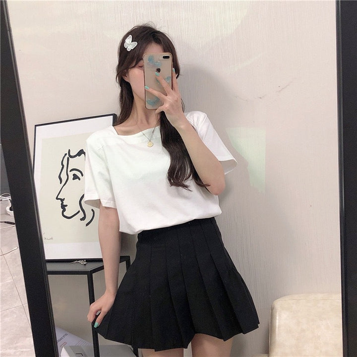 Women's Basic T-Shirt with a loose fit and high-quality cotton material