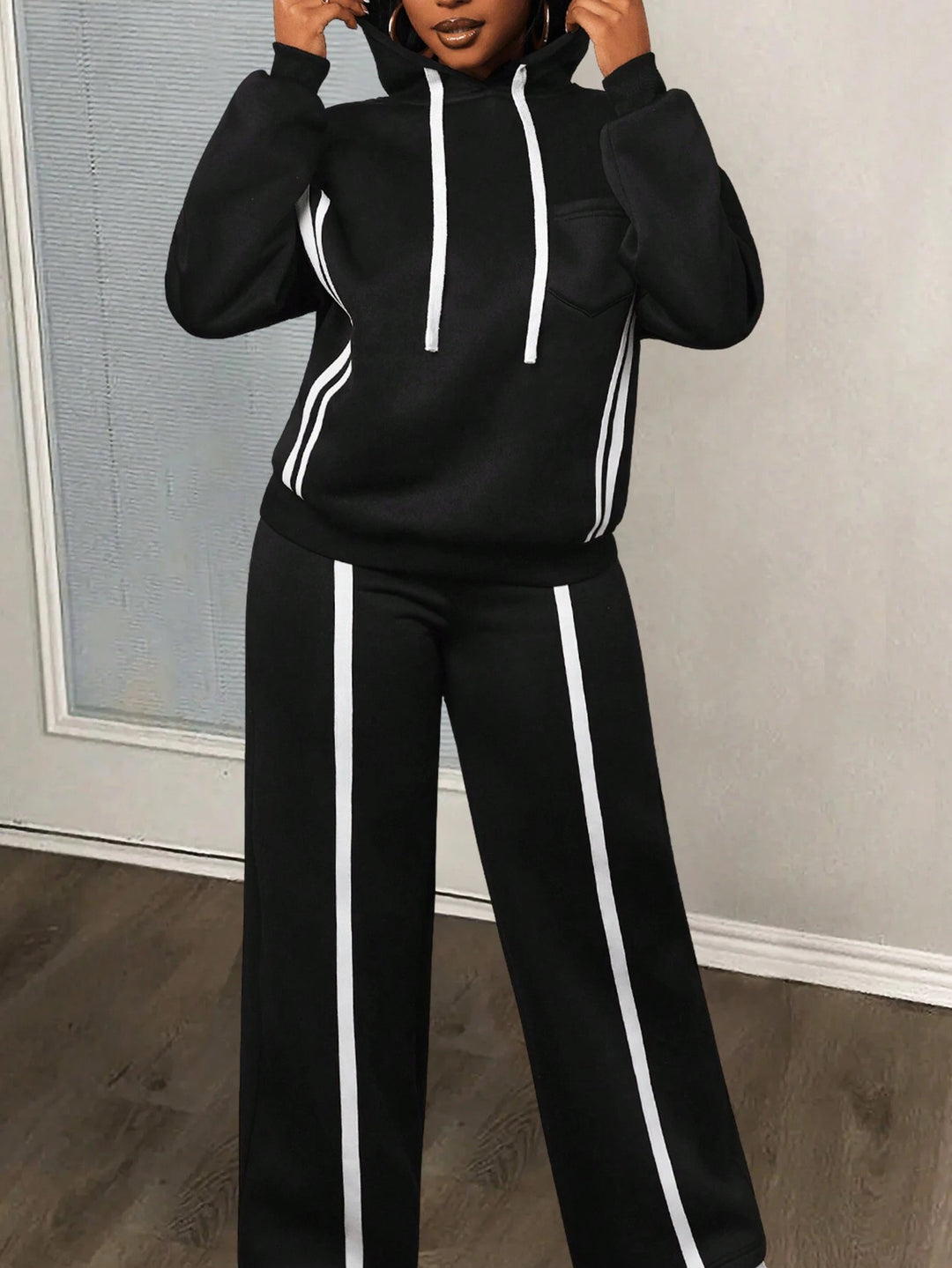 Women's sporty loungewear set with rolled sleeves and side stripes Lisslune