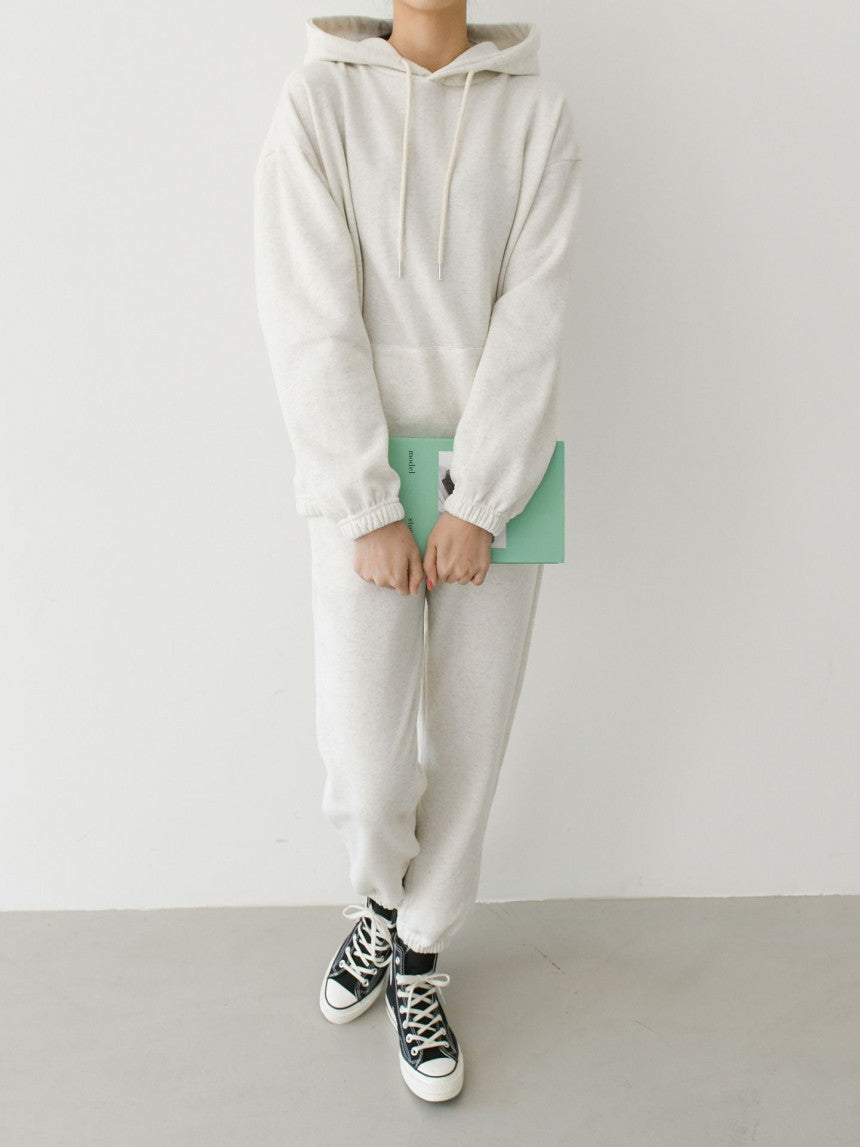 Women's casual hoodie and jogger set made of soft cotton blend with practical kangaroo pocket Lisslune