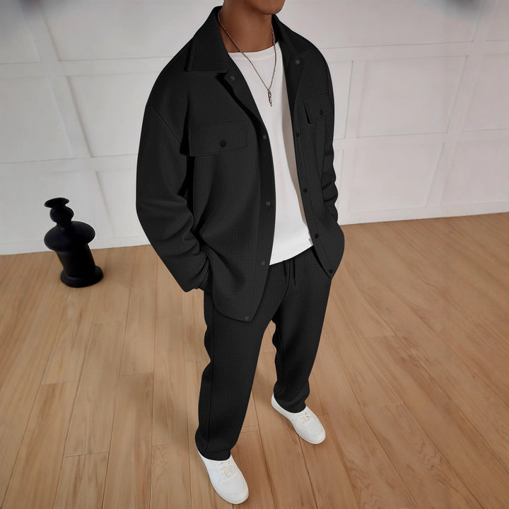 Men's comfortable tracksuit with modern design and practical pockets Lisslune