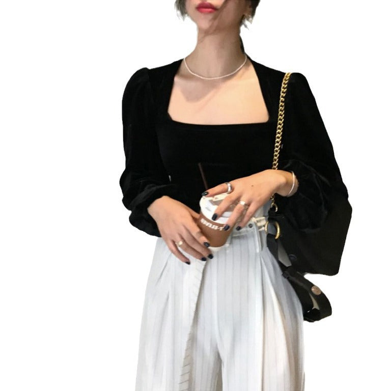 Women's elegant top with square neckline and decorative puff sleeves