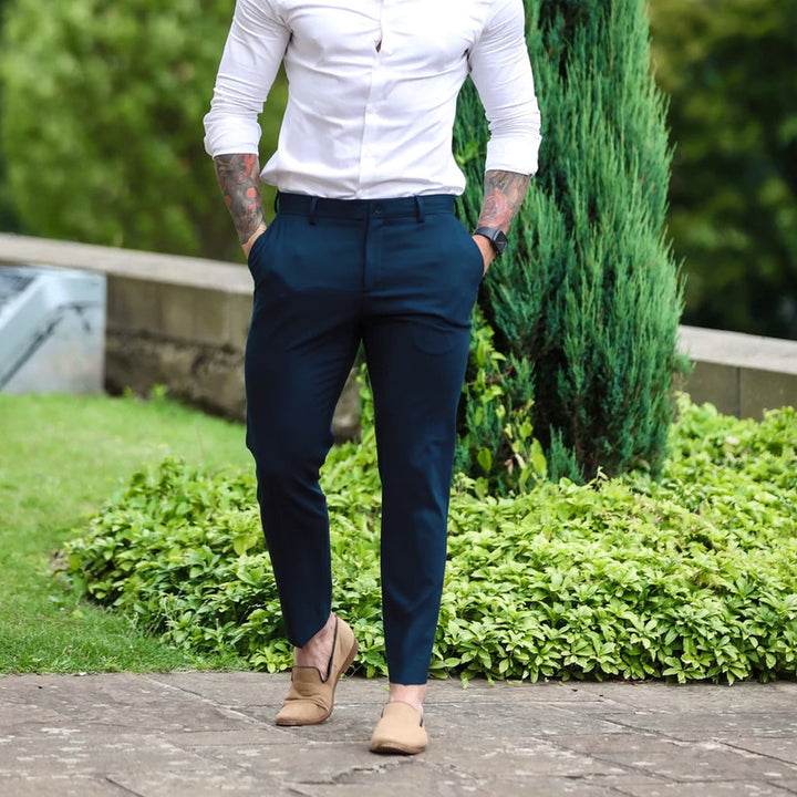 Men's chinos in slim-fit cut from Lisslune