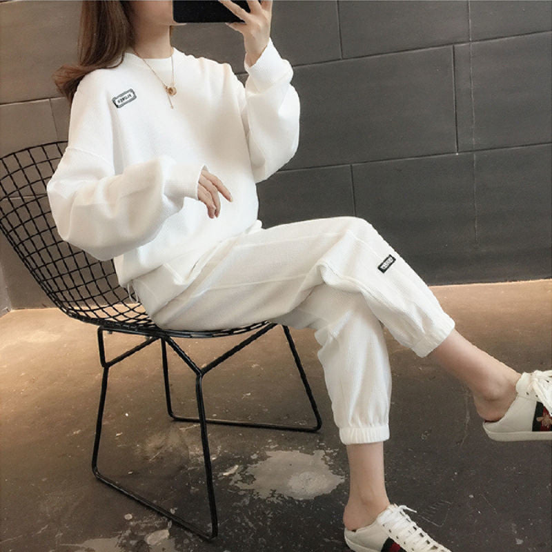 Ladies sporty leisure set with casual cut and practical side pockets Lisslune