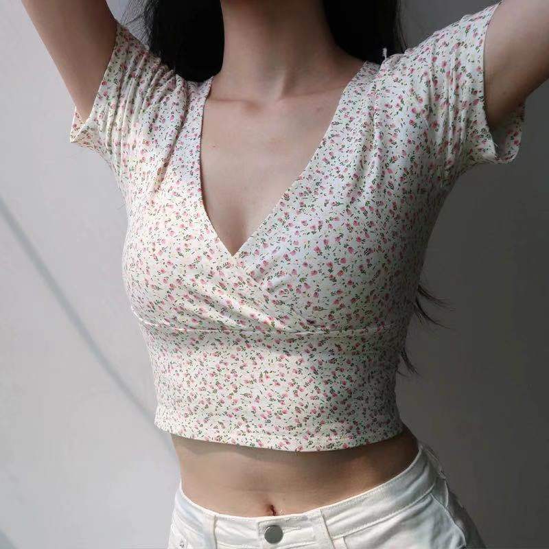 Women's crop top with floral pattern and elegant V-neck