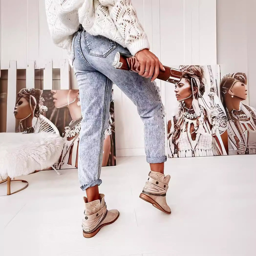 Women's destroyed jeans in casual boyfriend cut with high waist and details Lisslune