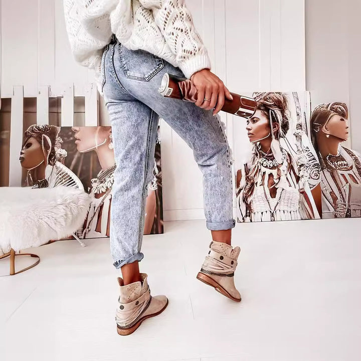 Women's destroyed jeans in casual boyfriend cut with high waist and details Lisslune