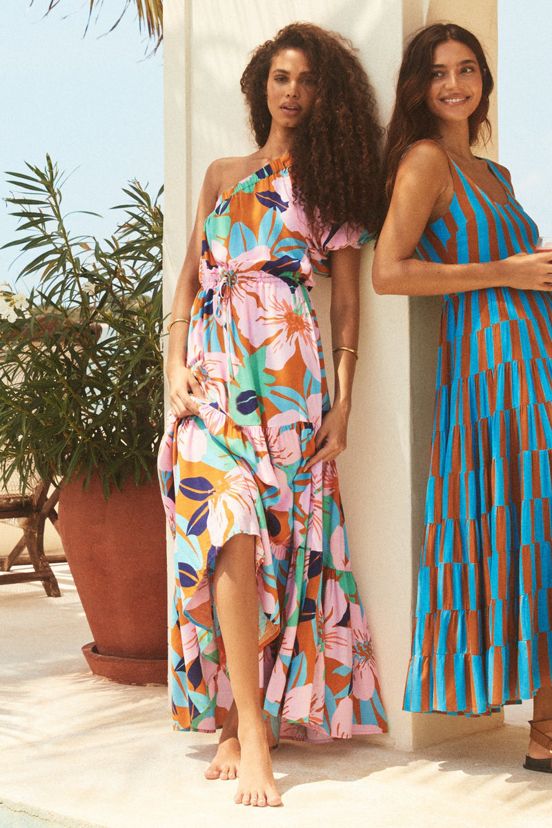 Women's maxi dress with sophisticated one-shoulder design and voluminous hem Lisslune