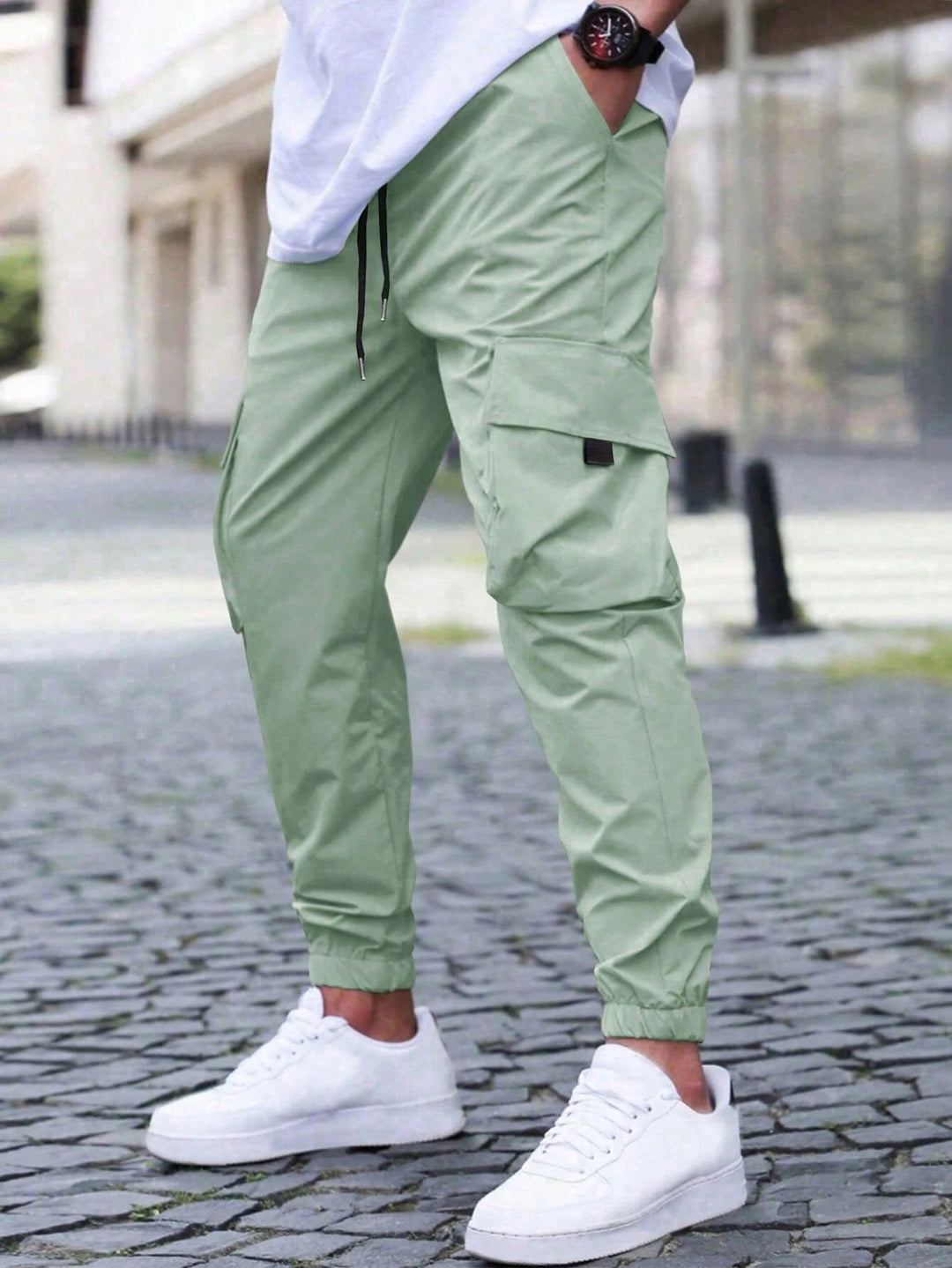 Men's practical cargo jogging pants with elastic waistband and several side pockets Lisslune