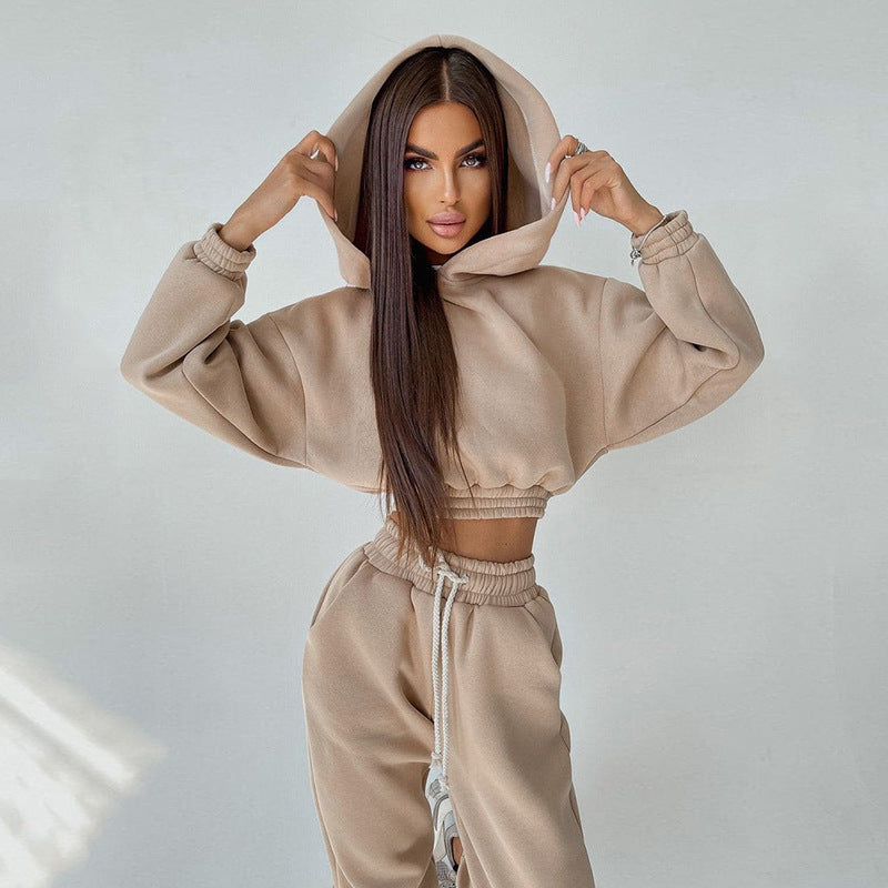 Women's sporty cropped sweat set with elastic waistband and practical pockets Lisslune
