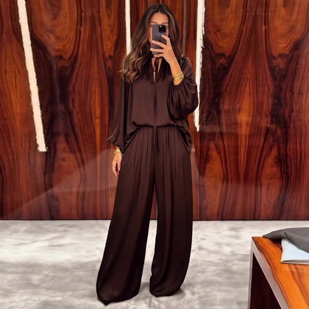 Women's elegant two-piece set made of flowing material with refined pleats and a wide cut.
