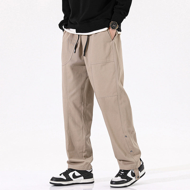 Men's cargo pants with practical side pockets and a casual fit Lisslune