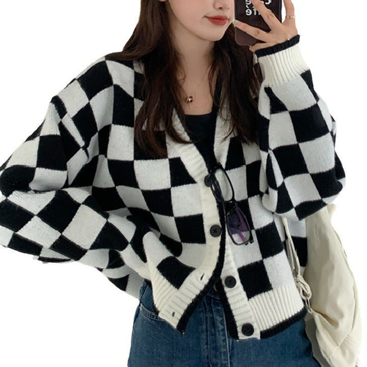 Women's chunky knit cardigan with check pattern and comfortable button details