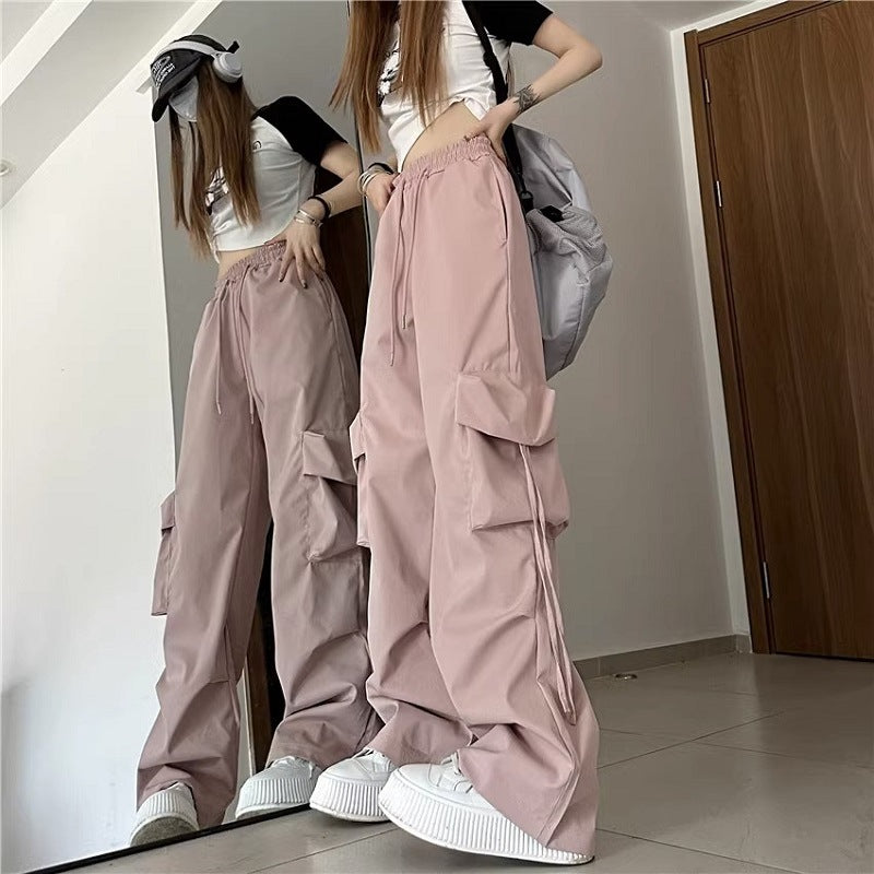 Women’s cargo pants in urban style with a loose fit and practical side pockets