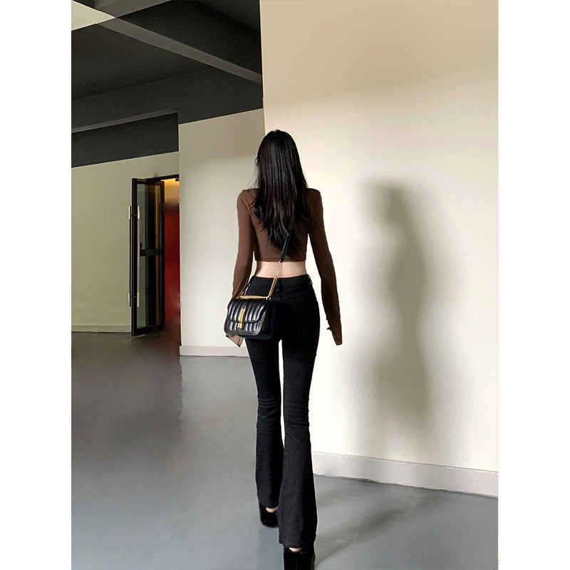Women's crop top with a sophisticated knot and wide sleeve