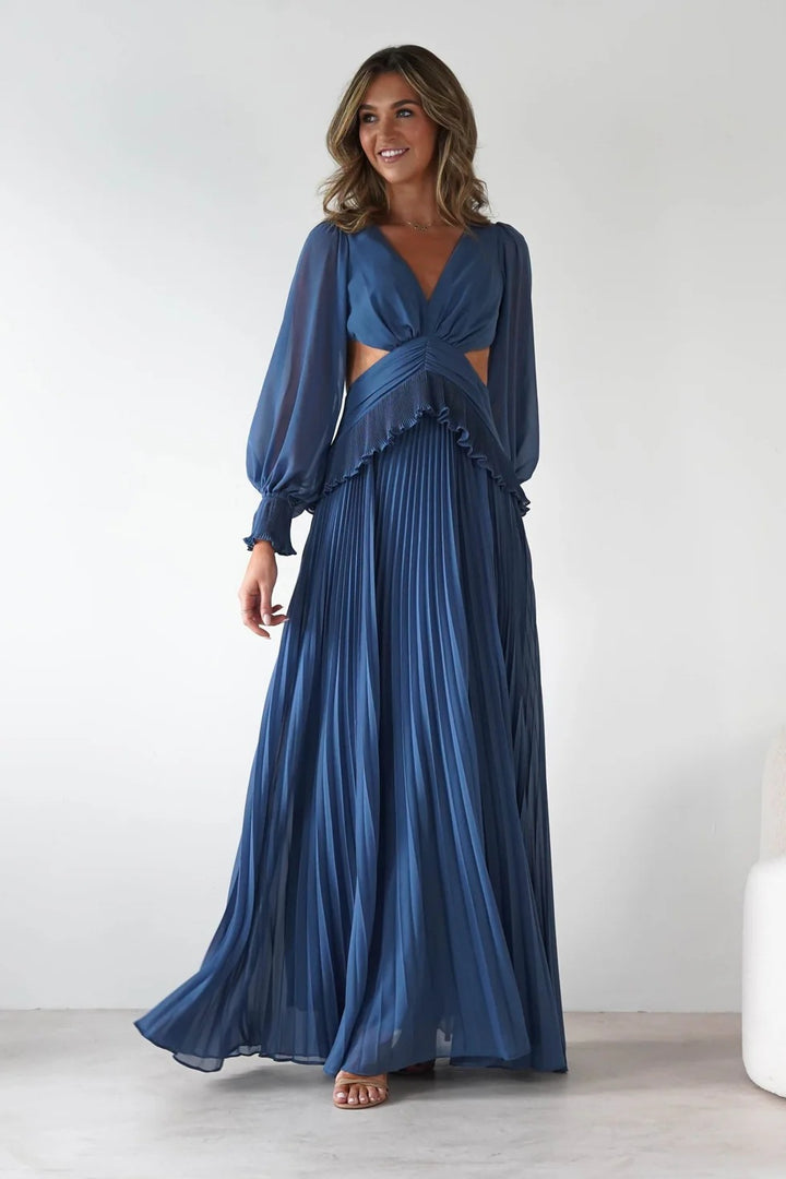 Women’s maxi dress with a wide cut and ruffle details