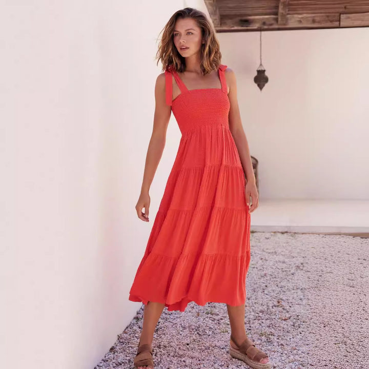 Women's maxi dress with flowing cut and adjustable straps