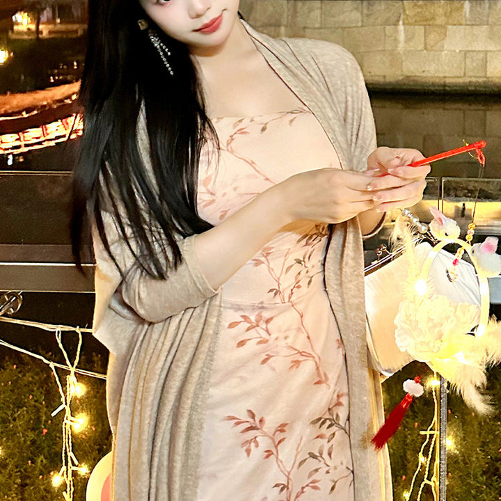 Women's elegant maxi dress with floral pattern and elegant neckline