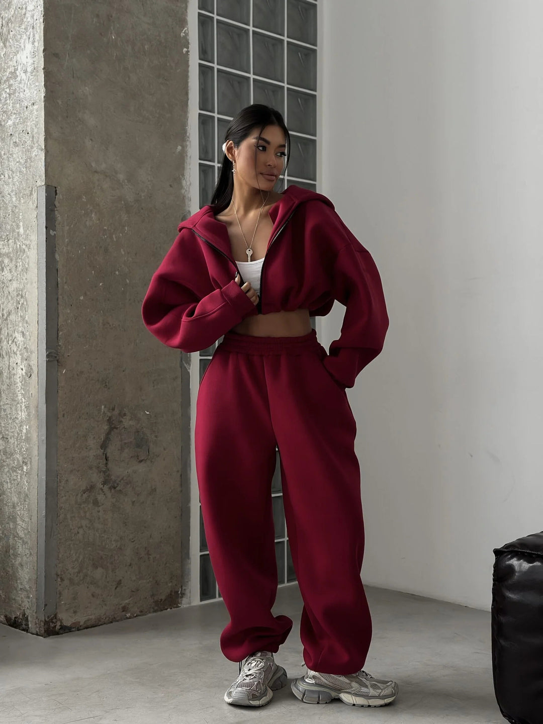 Women's sporty cropped hoodie and wide jogger pants set Lisslune