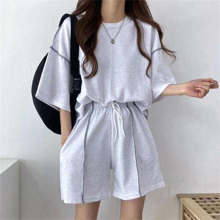 Ladies leisure suit with casual cut and elastic waistband