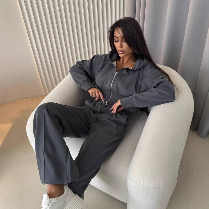 Lady sporty loungewear set with hood and wide leg cut Lisslune