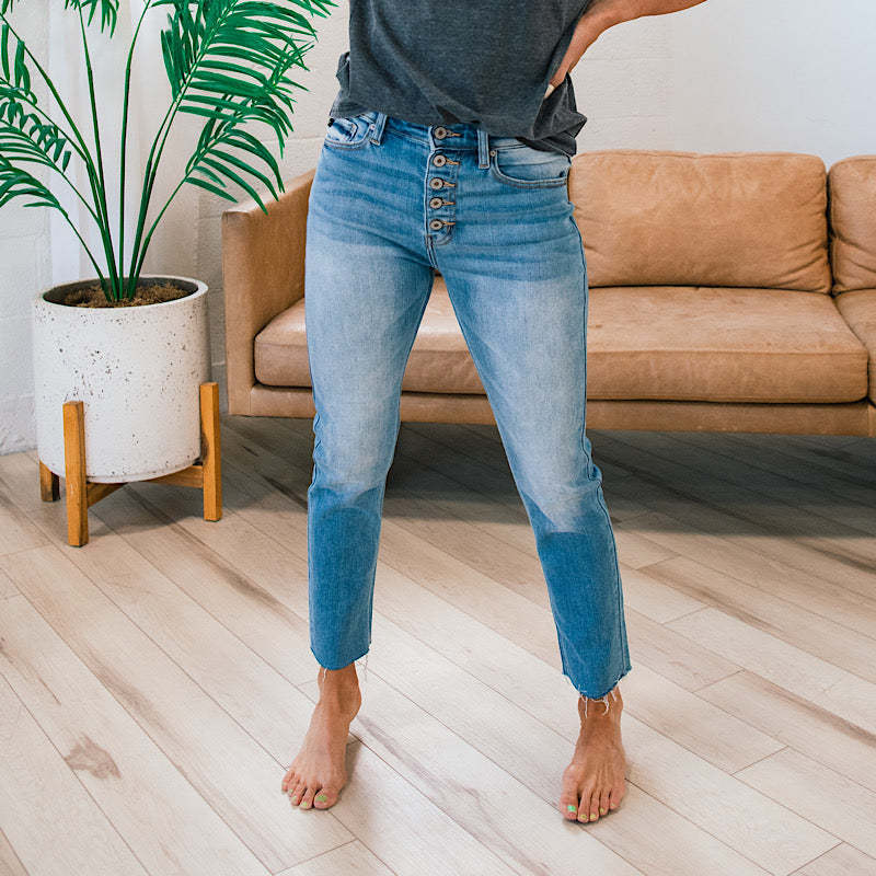Women's High-Waisted Jeans in Used Look with Button Placket and Frayed Hems Lisslune