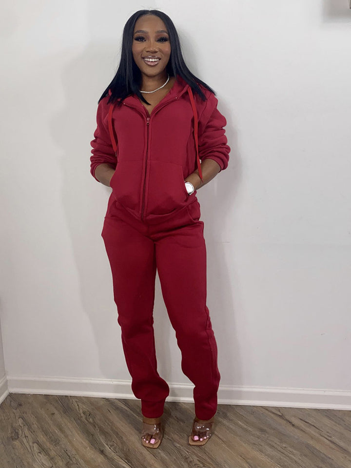 Women's leisure suit with modern zip-up design and flexible fit Lisslune