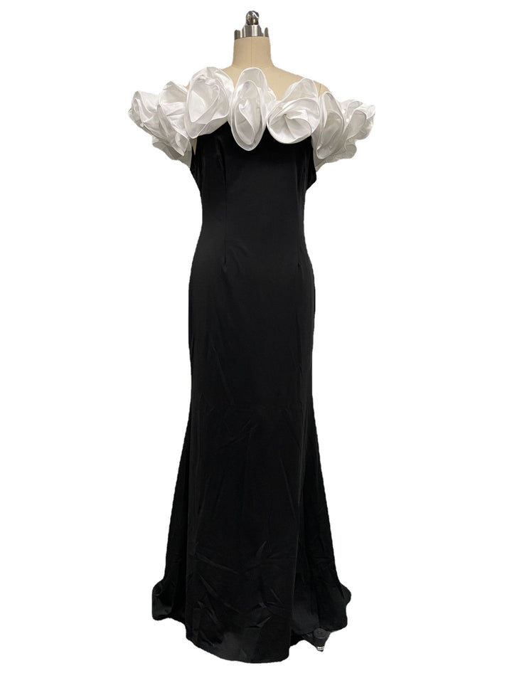 Ladies Elegant Evening Dress with Voluminous Bodice and Form-Fitting Skirt