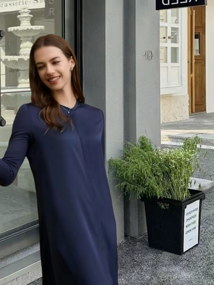 Women's Elegant Long Sleeve Maxi Dress with Flattering Cut and Timeless Design