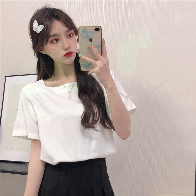 Women's Basic T-Shirt with a loose fit and high-quality cotton material