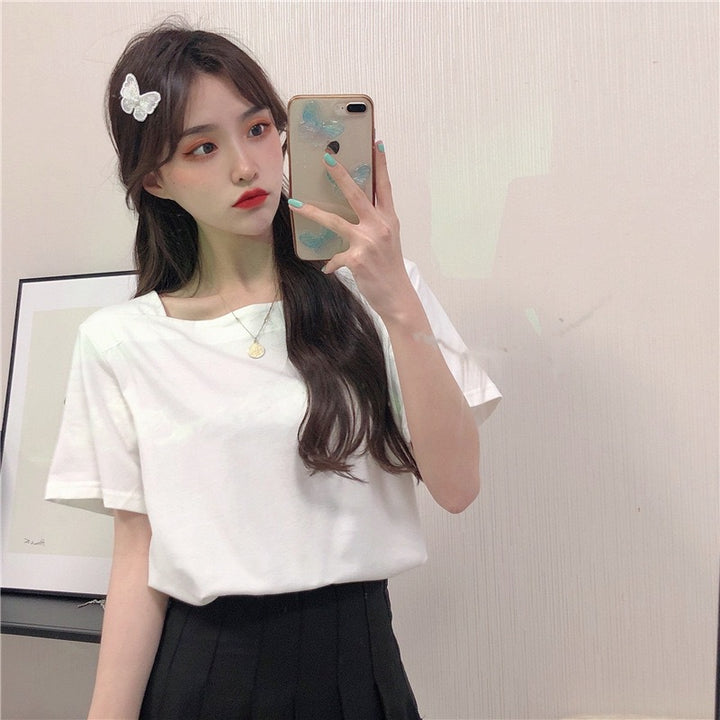 Women's Basic T-Shirt with a loose fit and high-quality cotton material