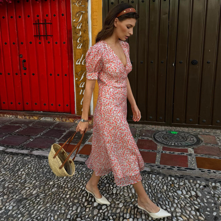 Women's maxi dress with cute floral pattern and puff sleeve cut