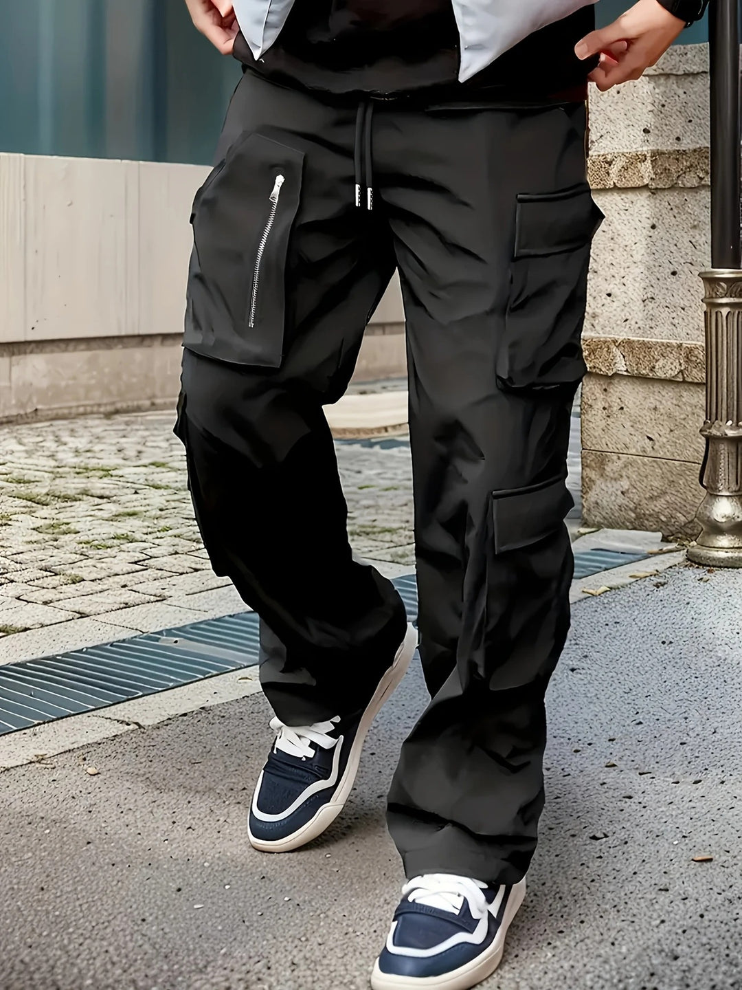 Men's cargo pants with multifunctional pockets and modern cut Lisslune