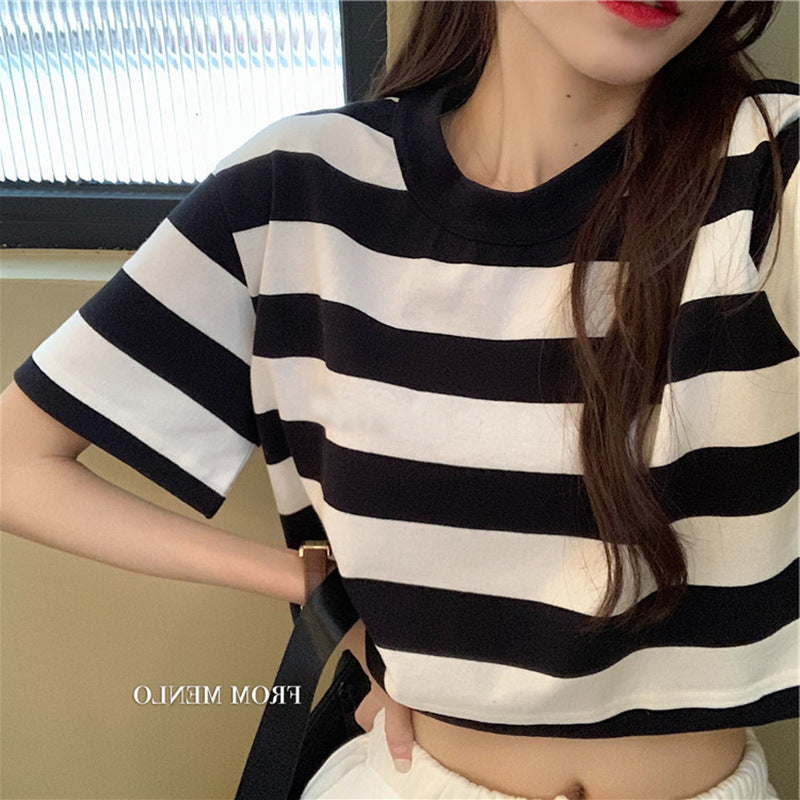 Women Cropped T-Shirt with Striped Pattern and Casual Cut Lisslune