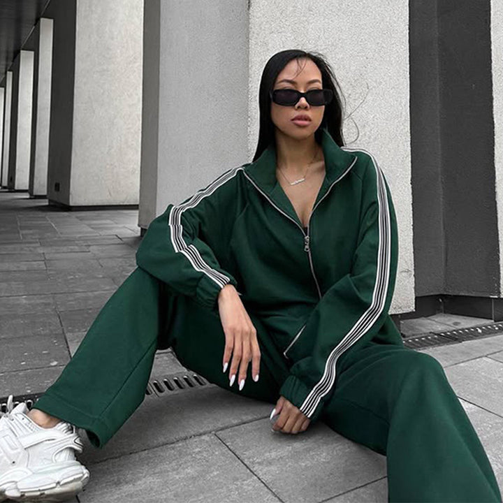 Women's sporty fleece loungewear set with practical pockets and high collar Lisslune