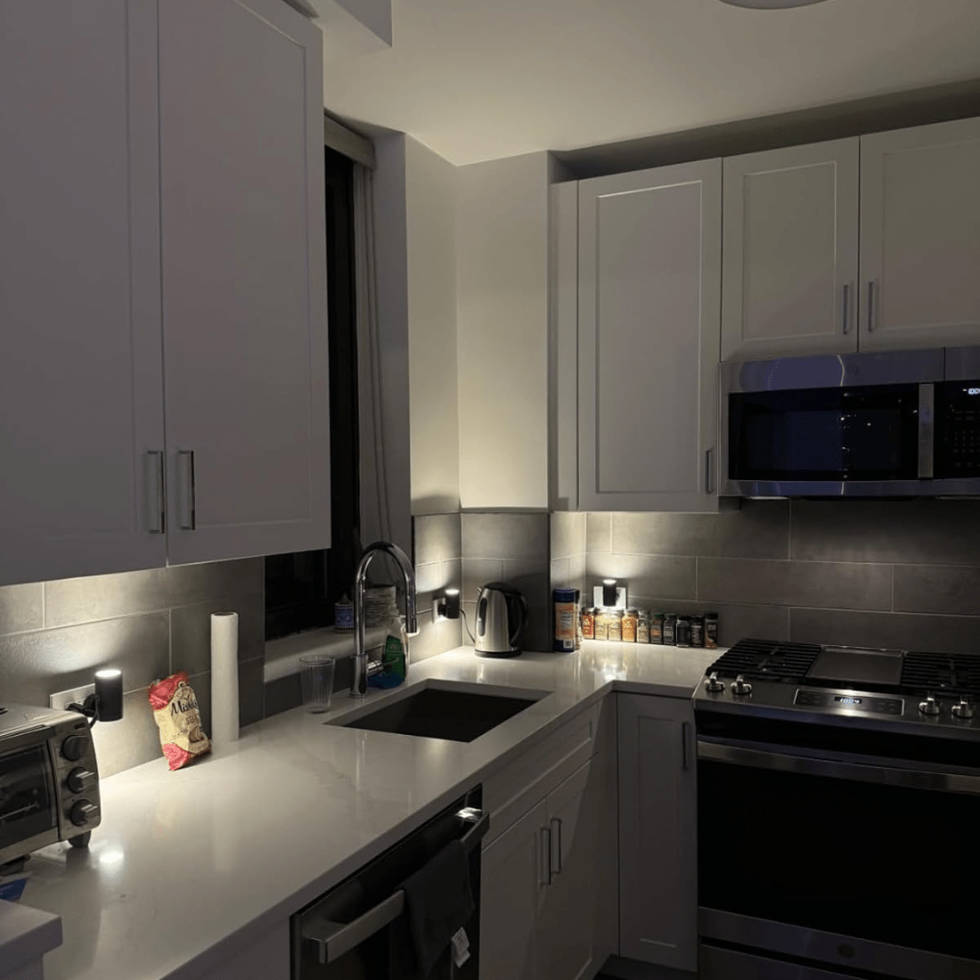 Lisslune | Alova LED Plug-In Wall Light – Dimmable Sensor Lamp for Hallways, Stairs & Bedrooms