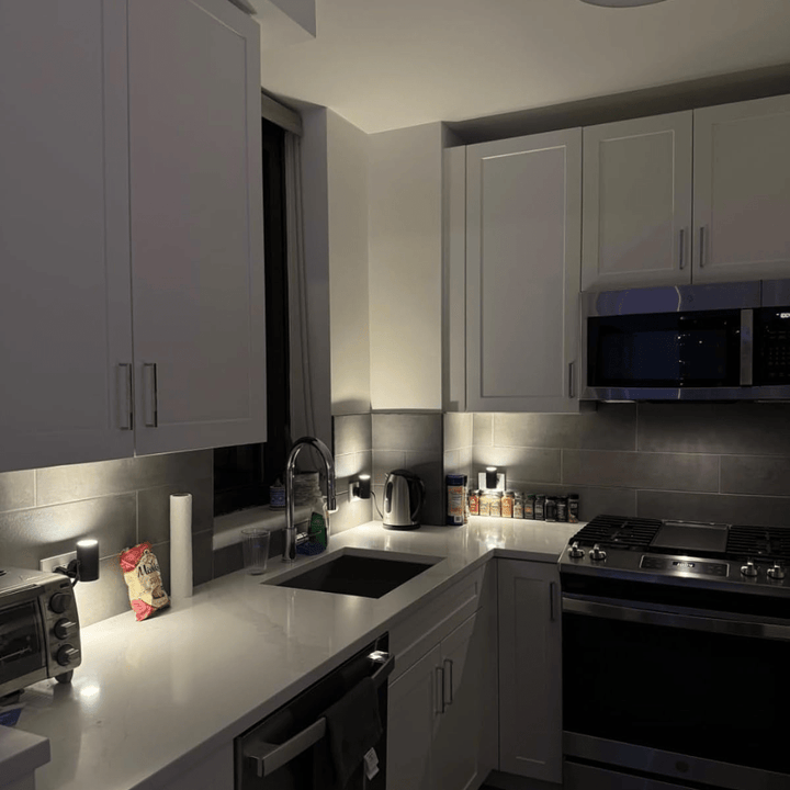 Lisslune | Alova LED Plug-In Wall Light – Dimmable Sensor Lamp for Hallways, Stairs & Bedrooms