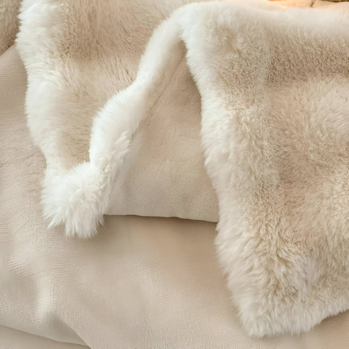 Lisslune | Fluffy Synthetic Fur Travel Blanket – Soft and Washable Fleece Blanket