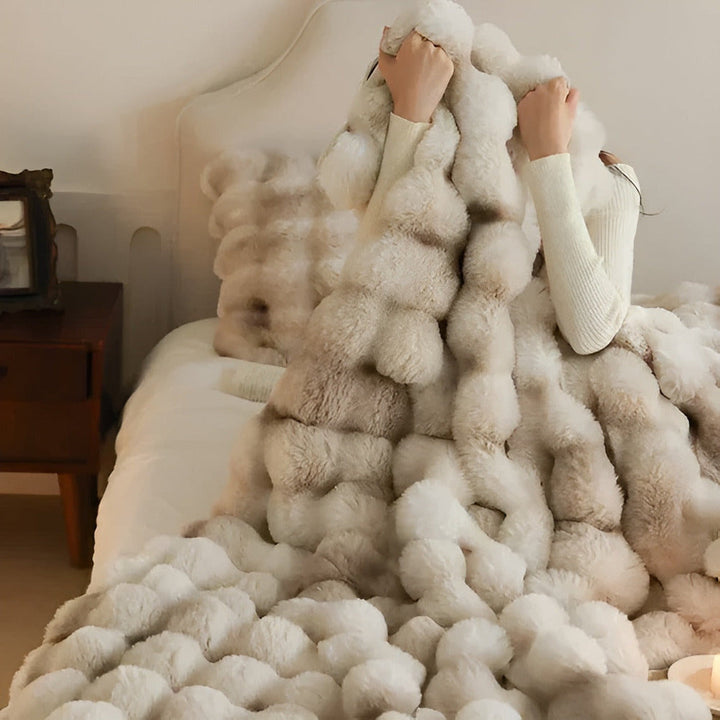 Lisslune | Fluffy Synthetic Fur Travel Blanket – Soft and Washable Fleece Blanket